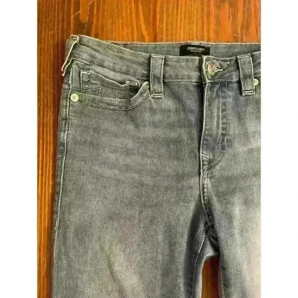 True Religion Light Wash Jennie Curvy Midrise Capri, size 30 - Picture 7 of 7